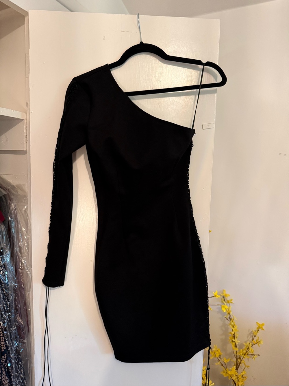 by the way. Black One-Shoulder Long-Sleeve Bodycon Dress